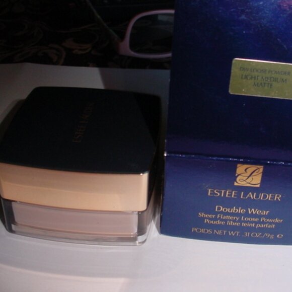 ESTEE LAUDER NIB Sheer Flattery Loose Powder LIGHT MEDIUM MATTE